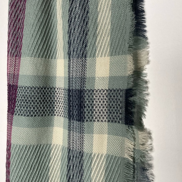 J. Jill Jade Multi Fringe Edge Plaid Scarf excellent condition - Picture 4 of 4